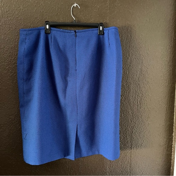 Blue & Blue Patterned Skirt Suit with Belt on Front, Isabella Women’s Suit 22W - Picture 7 of 15